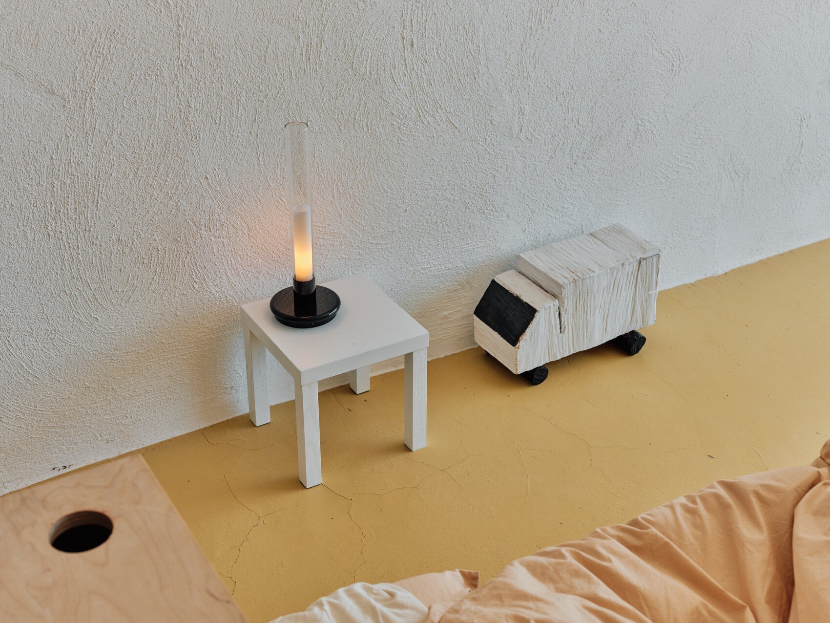 La Lámpara que Susurra como un Candil Olvidado