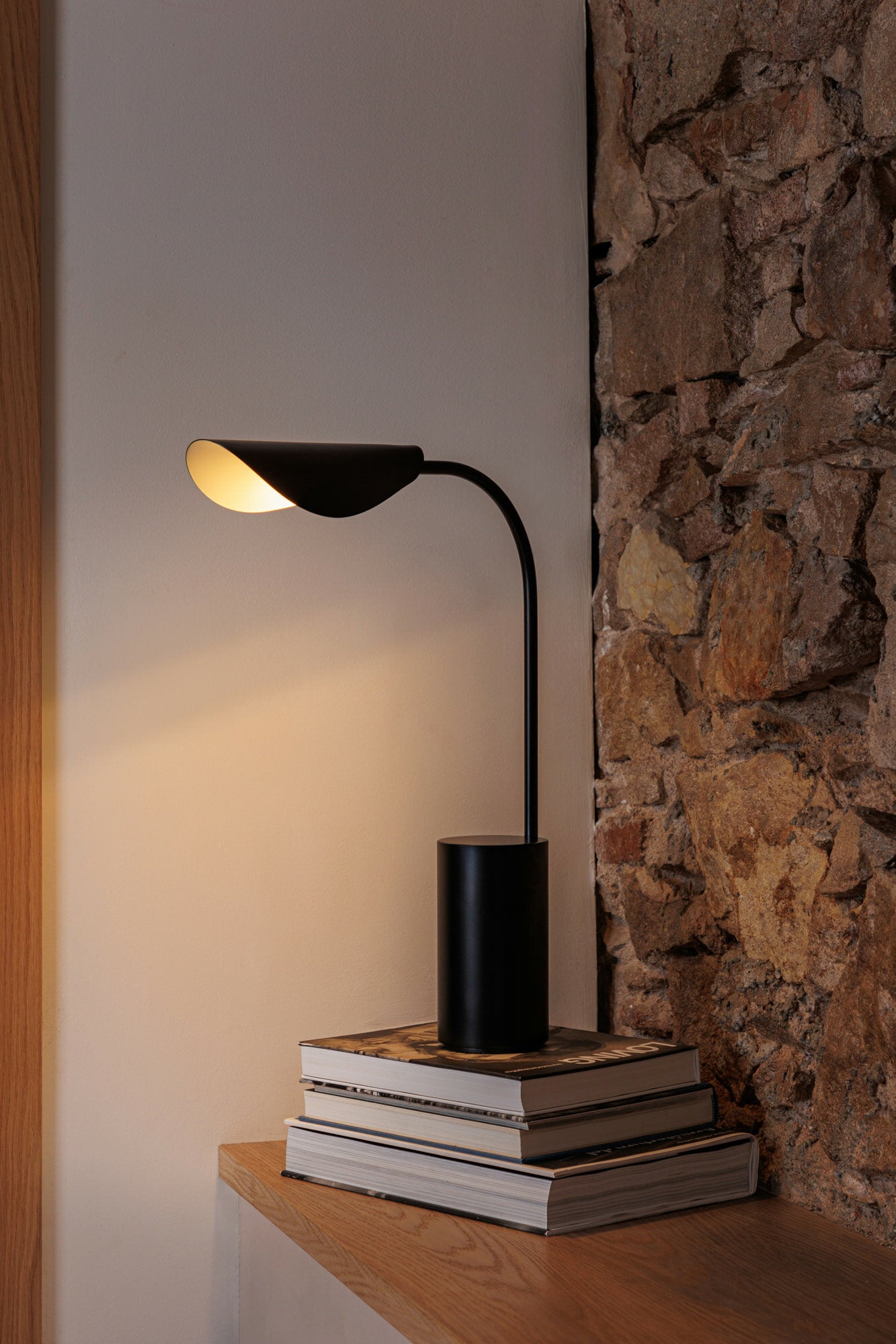 Liggera Table